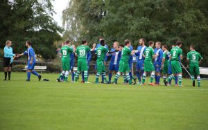 Begrüßung vor dem Pokalspiel (Foto: M. Pohl)