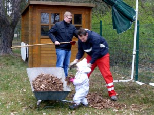 Frühjahrsputz auf der Beachanlage (Foto: K. Neubauer)