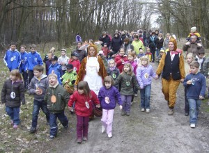 Ostereiersuche mit den Kindern